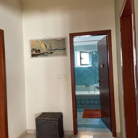 Grandpas House Twin For Travellers ホームステイ Gjashtë
