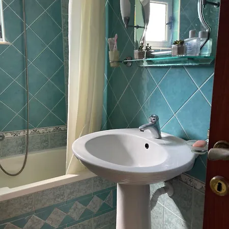 Grandpas House Twin For Travellers *